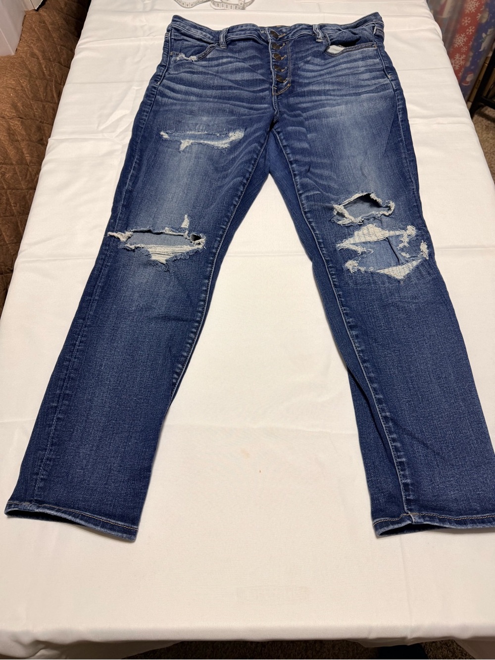 American Eagle Mid-Blue Women’s Ripped Jeans High Rise